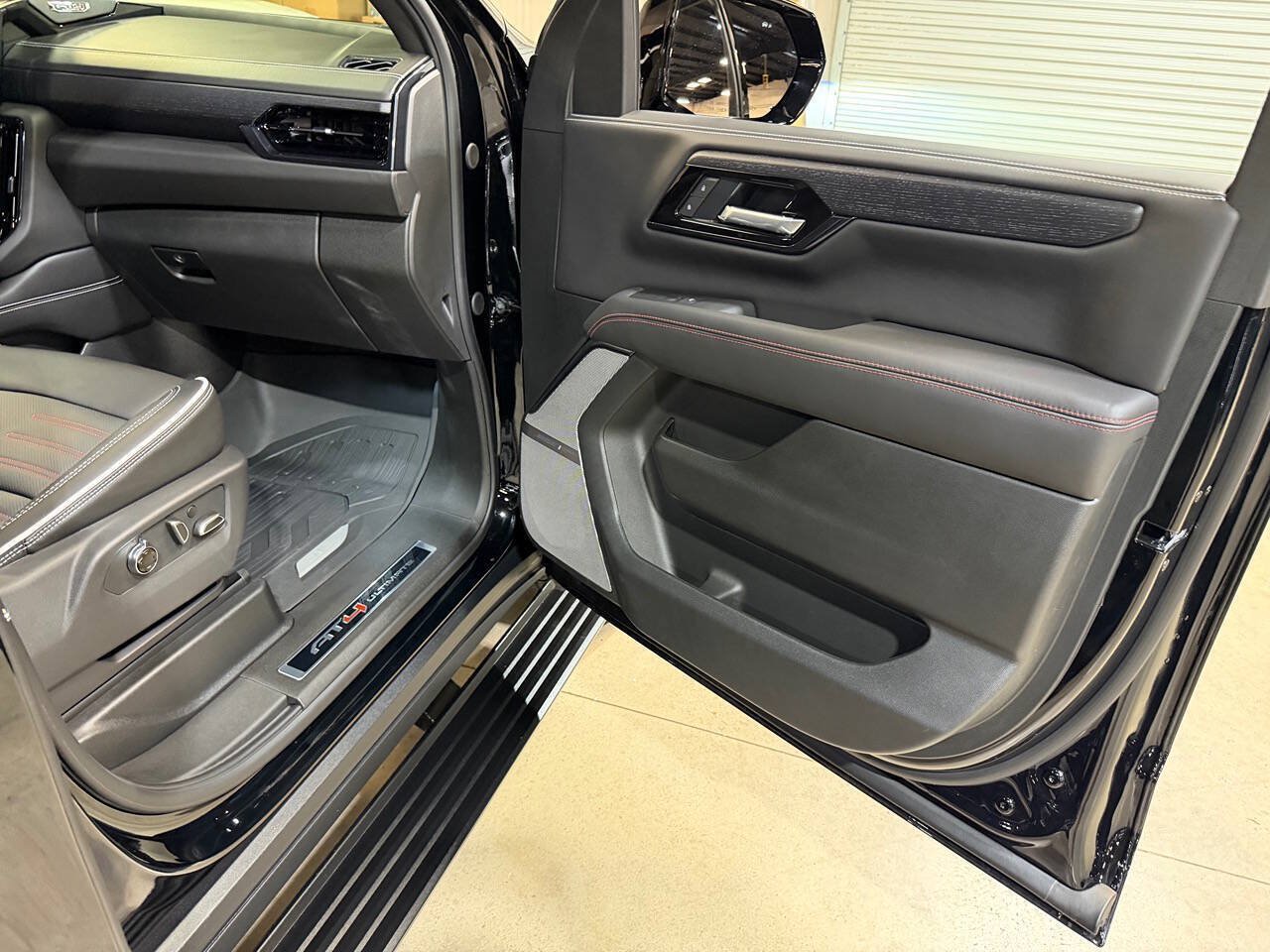 Used 2026 GMC Yukon AT4 Ultimate w/ LPO, Floor Liner Package AWD/4WD image 37