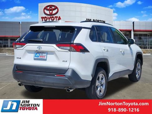Used 2025 Toyota RAV4 XLE FWD image 5