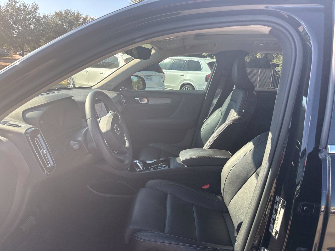 Used 2023 Volvo XC40 B5 Plus w/ Protection Package Premier AWD/4WD image 17