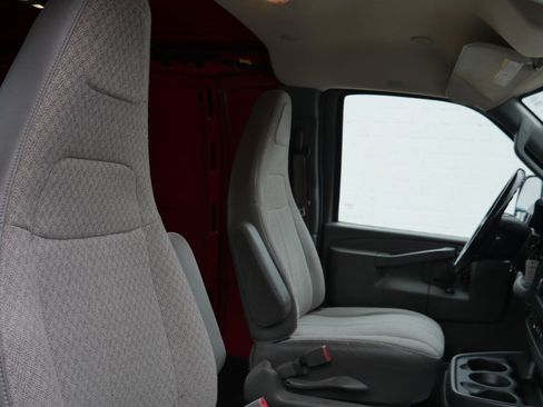 Used 2017 GMC Savana 2500 image 20