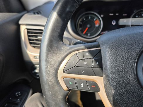 Used 2018 Jeep Cherokee Limited AWD/4WD image 12