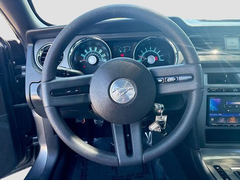 Used 2010 Ford Mustang GT RWD image 11