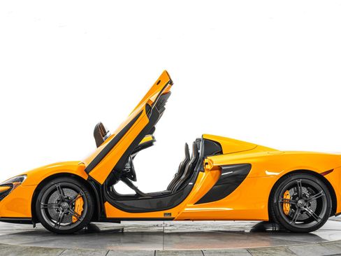 Used 2015 McLaren 650S Spider RWD image 31
