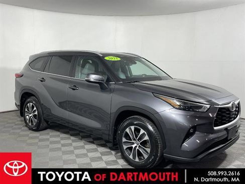 Used 2023 Toyota Highlander XLE AWD/4WD image 1