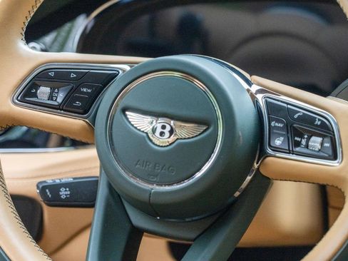 Used 2021 Bentley Bentayga AWD/4WD image 34