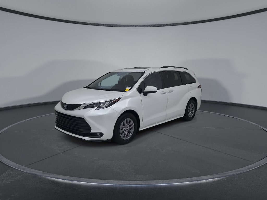 Used 2025 Toyota Sienna XLE FWD image 8