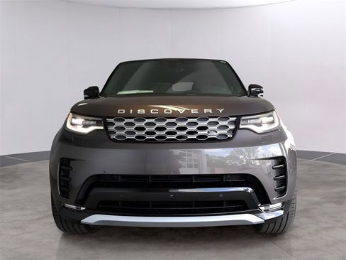 Used 2025 Land Rover Discovery Metropolitan Edition image 4