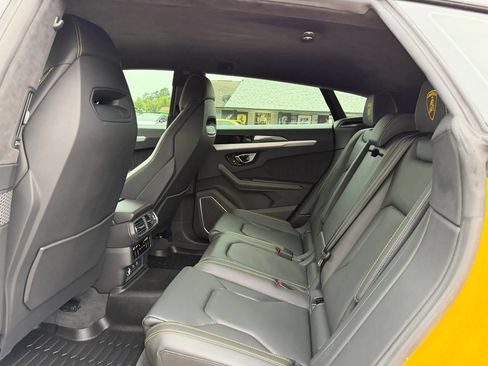 Used 2022 Lamborghini Urus AWD/4WD image 27
