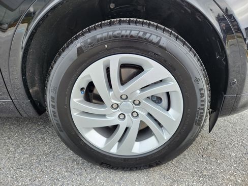 Certified 2025 Land Rover Discovery Sport S image 7