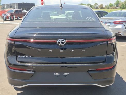 New 2026 Toyota Crown XLE image 5