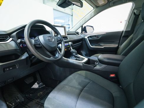 Used 2025 Toyota RAV4 LE AWD/4WD image 4