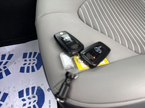 Used 2024 Toyota Camry SE image 19