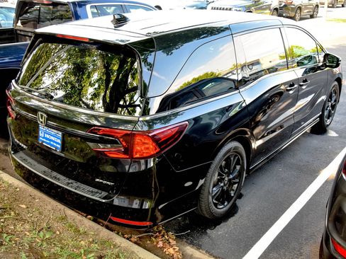 Used 2023 Honda Odyssey Sport image 16