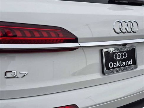 Used 2023 Audi Q7 2.0T Premium w/ Towing Package AWD/4WD image 13