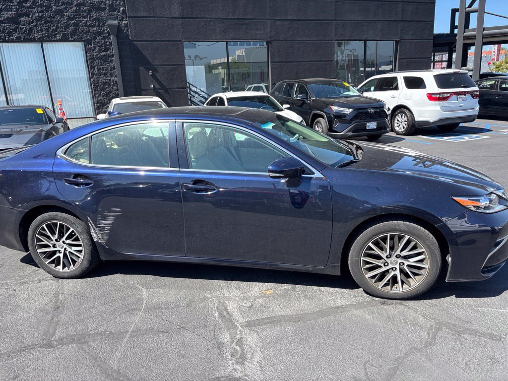 Used 2016 Lexus ES 350 w/ Premium Package w/Wood Trim FWD image 3