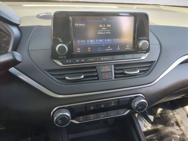 Used 2024 Nissan Altima 2.5 S FWD image 14