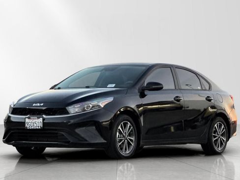 Used 2023 Kia Forte LXS w/ LXS Technology Package image 7