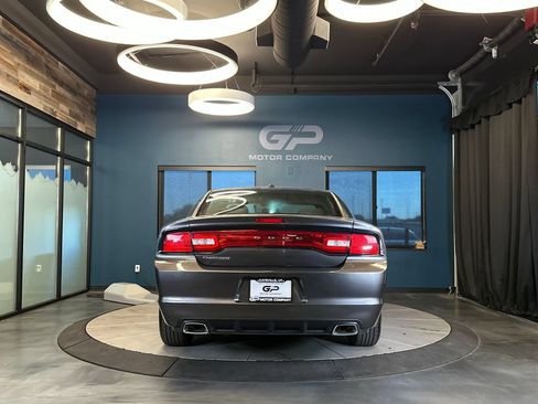 Used 2014 Dodge Charger SE RWD image 4