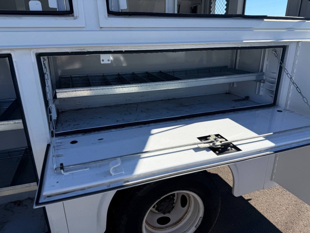 Used 2017 Ford E-350 and Econoline 350 Super Duty RWD image 17