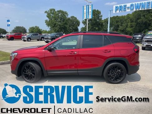 Used 2023 GMC Terrain SLE w/ Elevation Edition FWD image 3