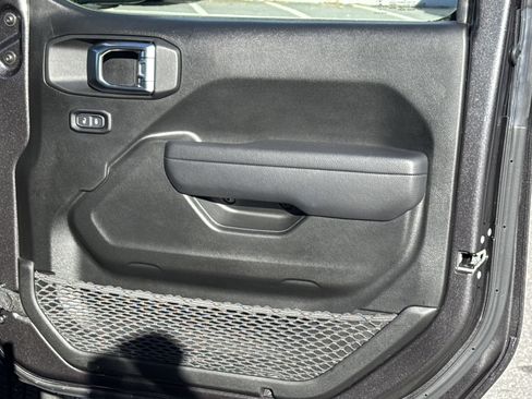 Used 2022 Jeep Gladiator Sport image 17