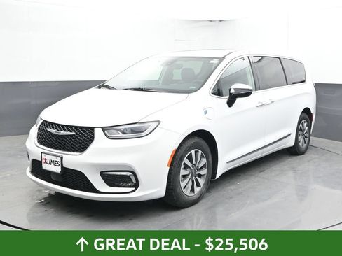 Used 2023 Chrysler Pacifica Limited FWD image 9