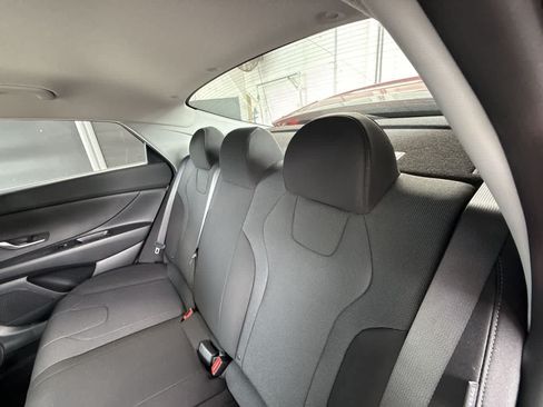 Used 2026 Hyundai Elantra SE FWD image 22