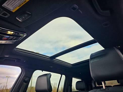 Certified 2024 Jeep Grand Cherokee L Overland w/ Advanced Protech Group III image 18