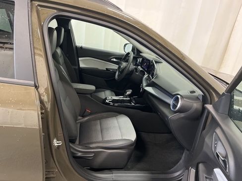 Used 2024 Chevrolet Trax LT image 19
