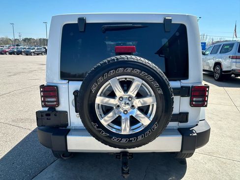 Used 2013 Jeep Wrangler Unlimited Sahara w/ Connectivity Group AWD/4WD image 6