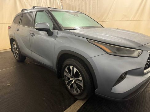 Certified 2023 Toyota Highlander XLE image 10