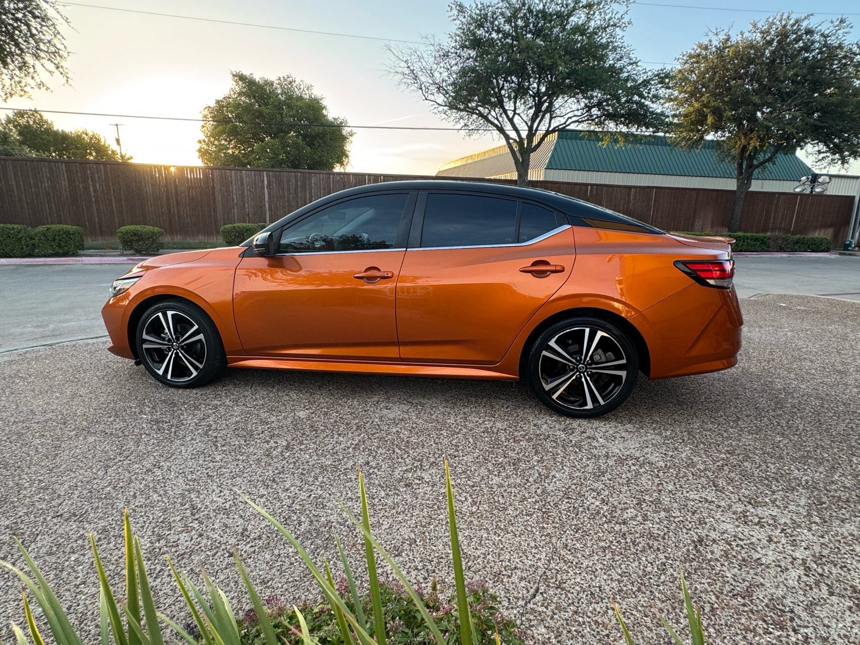 Used 2023 Nissan Sentra SR w/ SR Premium Package FWD image 11