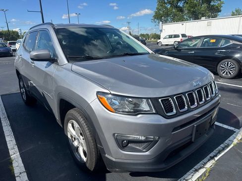 Used 2019 Jeep Compass Latitude w/ Popular Equipment Group AWD/4WD image 2