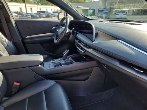 Used 2024 Cadillac XT4 Premium Luxury image 35