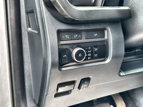 Used 2024 Ford F250 Lariat w/ Black Appearance Package AWD/4WD image 16