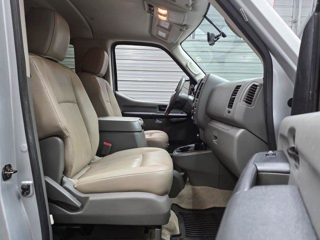 Used 2017 Nissan NV 3500 SL RWD image 17