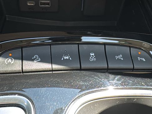 Used 2023 Buick Envision Avenir AWD/4WD image 21