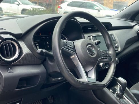 Used 2019 Nissan Kicks SV image 23