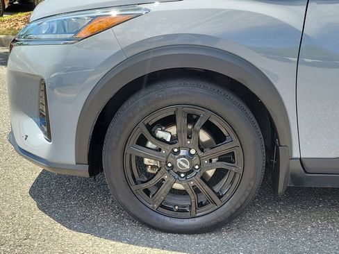 Used 2023 Nissan Kicks SR w/ SR Premium Package FWD image 5