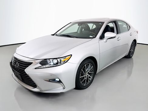 Used 2017 Lexus ES 350 w/ Premium Package FWD image 3