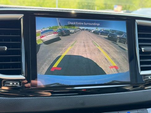 Used 2024 Chrysler Pacifica Touring-L FWD image 23