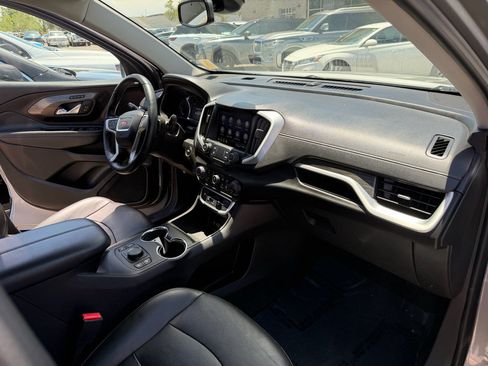 Used 2024 GMC Terrain SLT AWD/4WD image 33