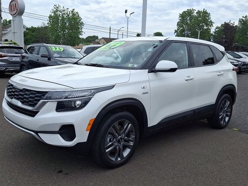 Used 2022 Kia Seltos LX image 3