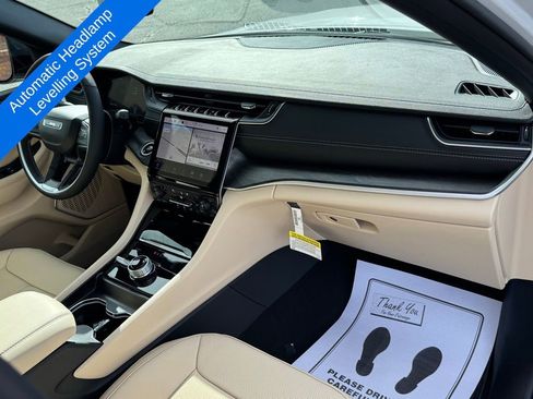 New 2025 Jeep Grand Cherokee Limited w/ Luxury Tech Group II image 11