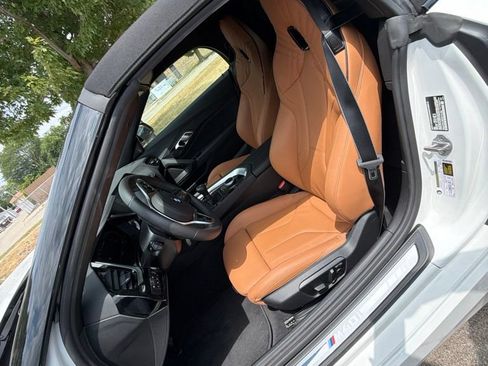 Used 2025 BMW Z4 M40i w/ Edition RWD image 5
