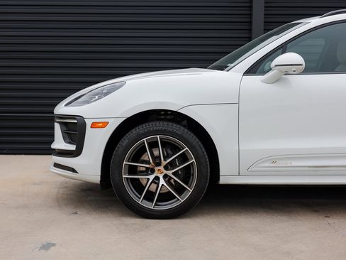 Certified 2023 Porsche Macan image 11