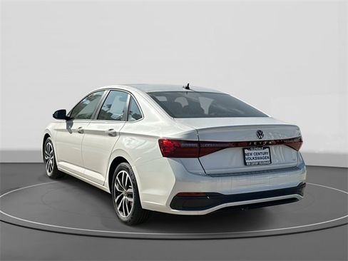 New 2025 Volkswagen Jetta SE image 4