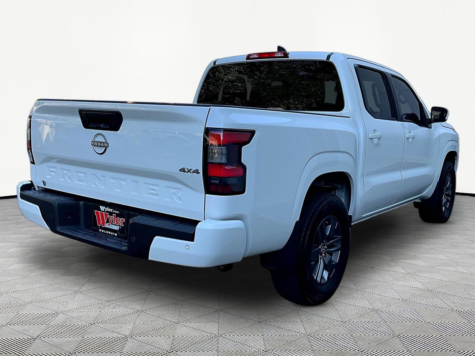Used 2025 Nissan Frontier SV AWD/4WD image 6