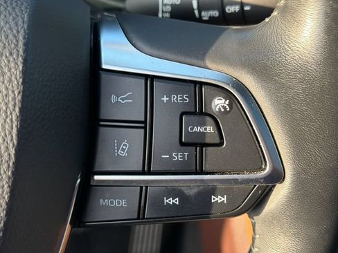 Used 2021 Toyota Highlander Platinum AWD/4WD image 28