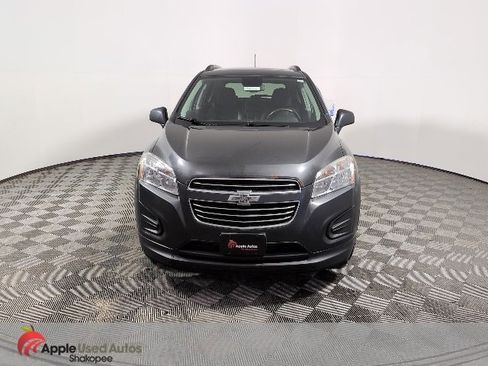 Used 2016 Chevrolet Trax LT w/ LT Sun and Sound Package image 2